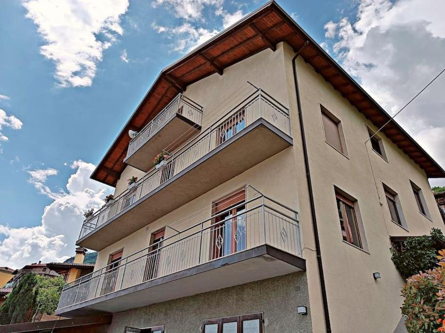 Brezza Di Lago Costa Volpino Exteriör bild